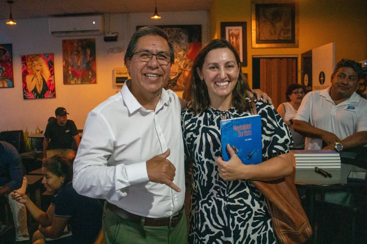 M&oacute;nica en la presentaci&oacute;n de Mentalidad de Surfista