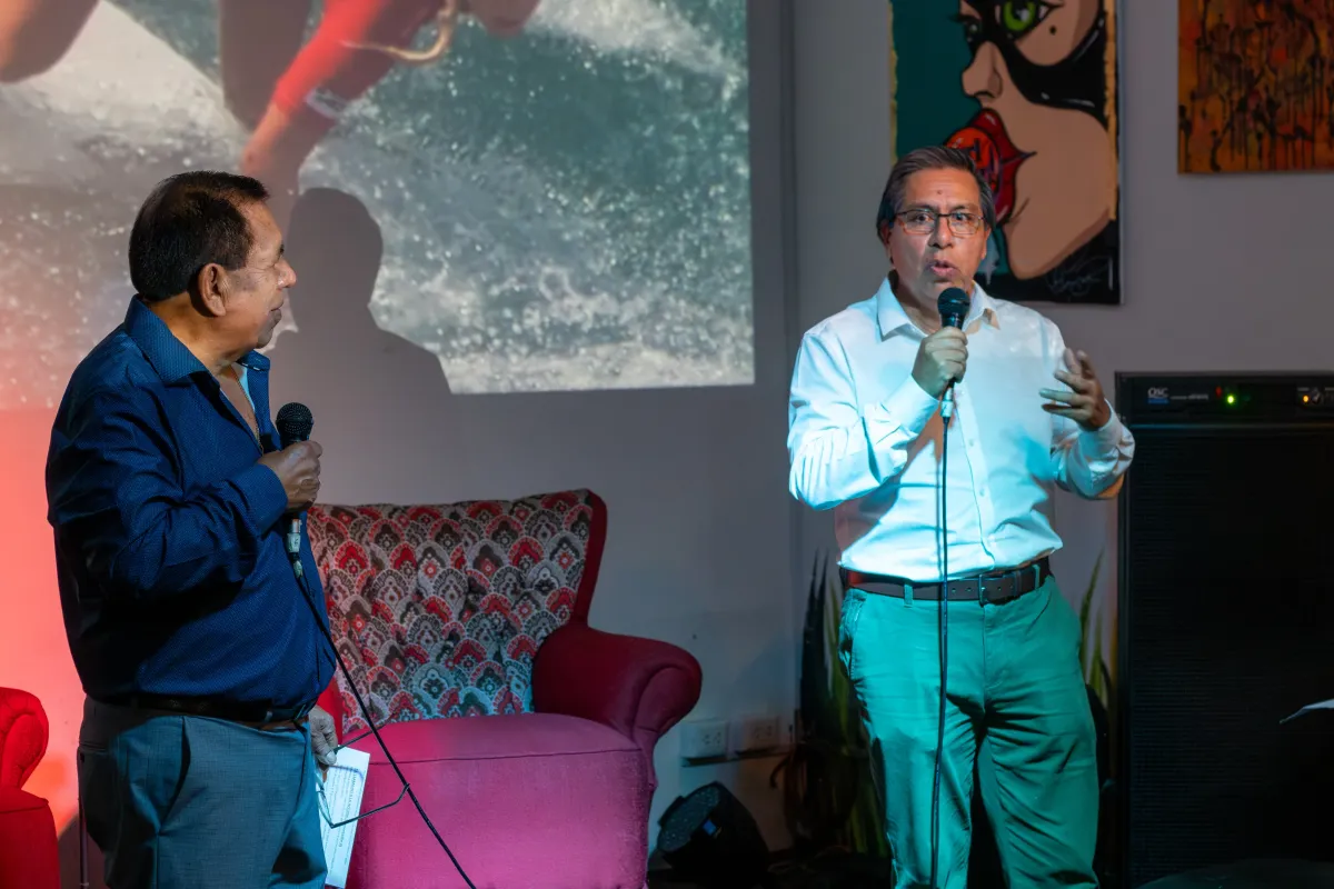 Con Tino dirigiendo en la presentaci&oacute;n
